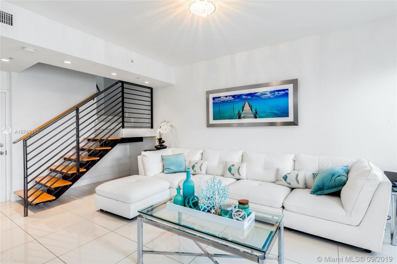 Casa adosada en Miami, Estados Unidos, 235 m² - imagen 3