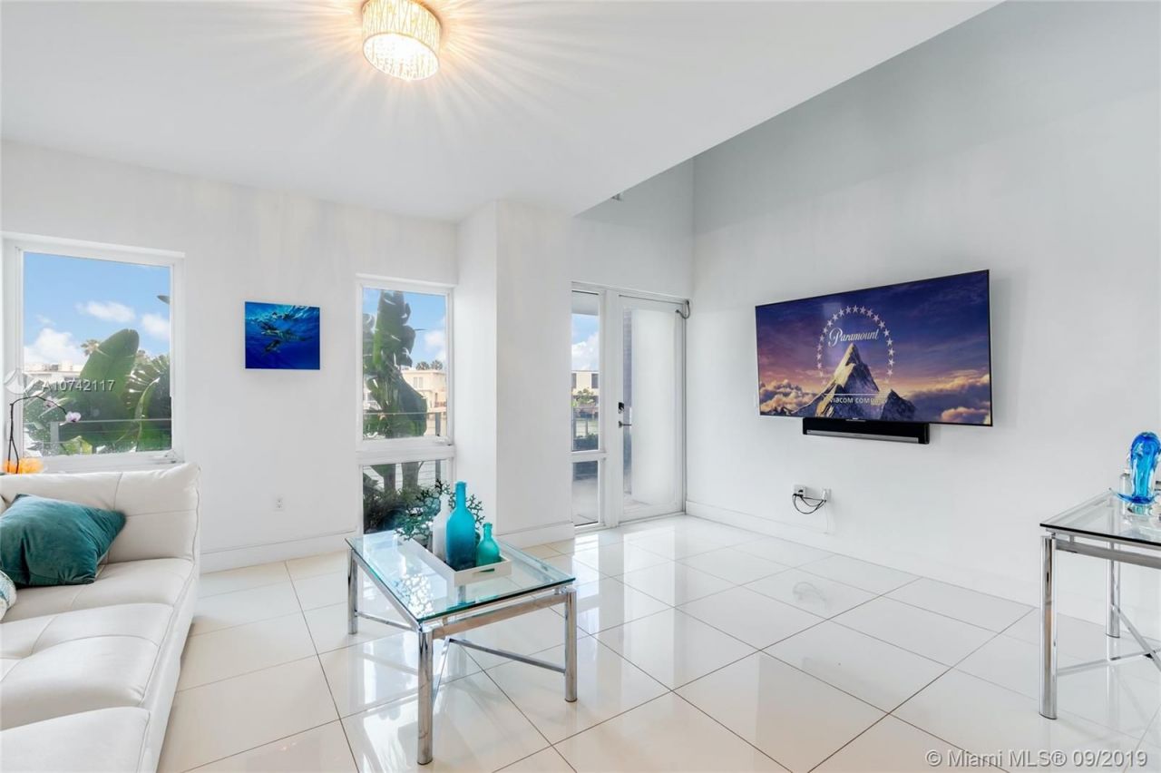 Casa adosada en Miami, Estados Unidos, 235 m² - imagen 17