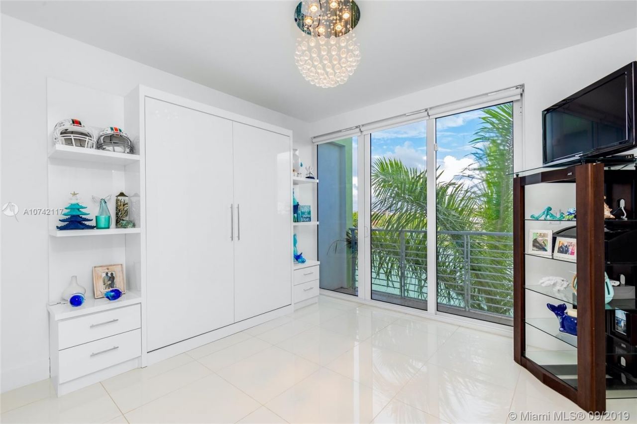 Casa adosada en Miami, Estados Unidos, 235 m² - imagen 16