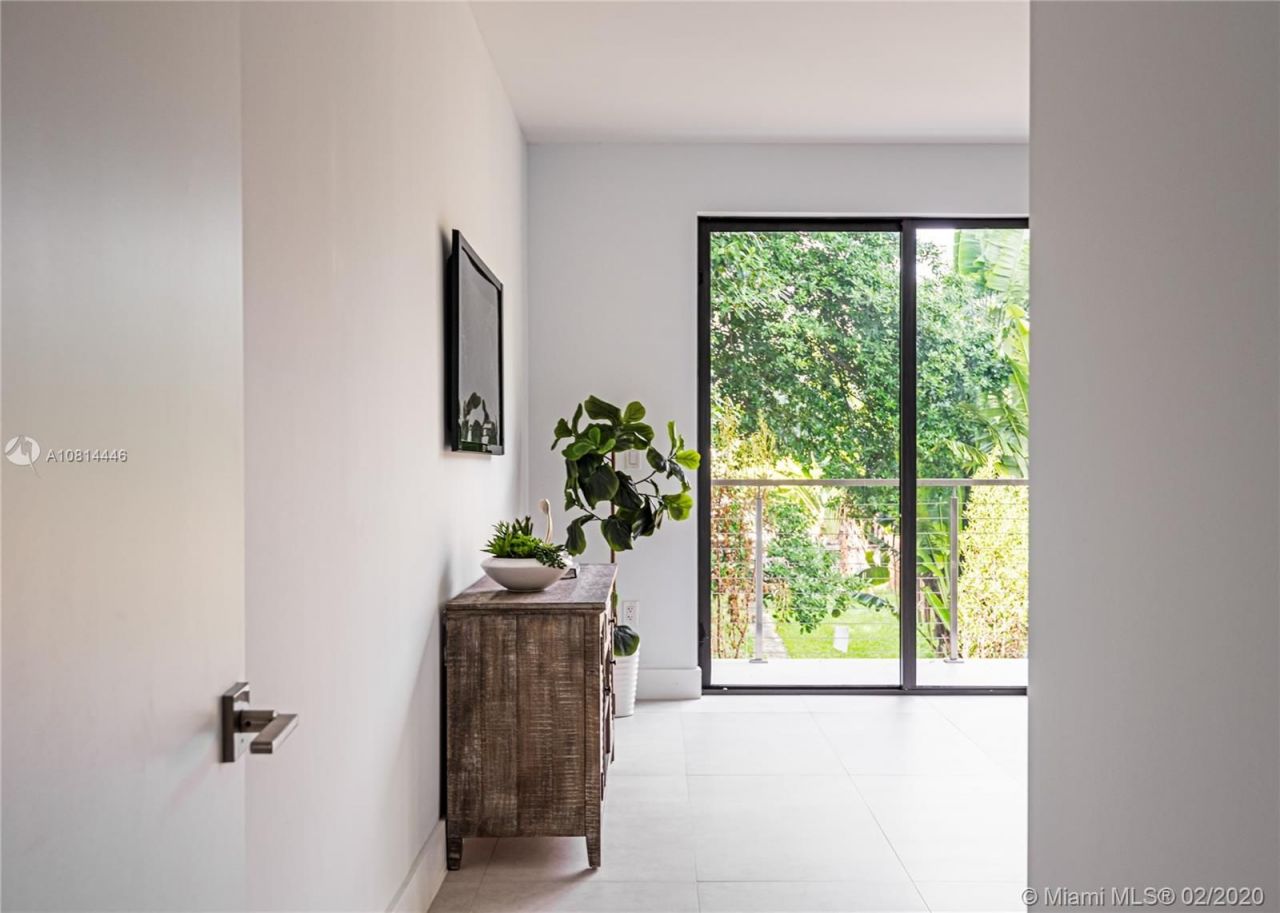 Casa adosada en Miami, Estados Unidos, 250 m² - imagen 8