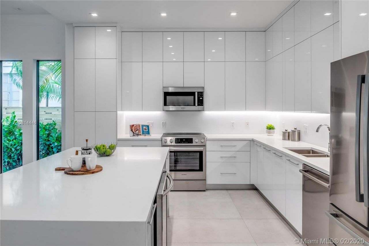 Casa adosada en Miami, Estados Unidos, 250 m² - imagen 12