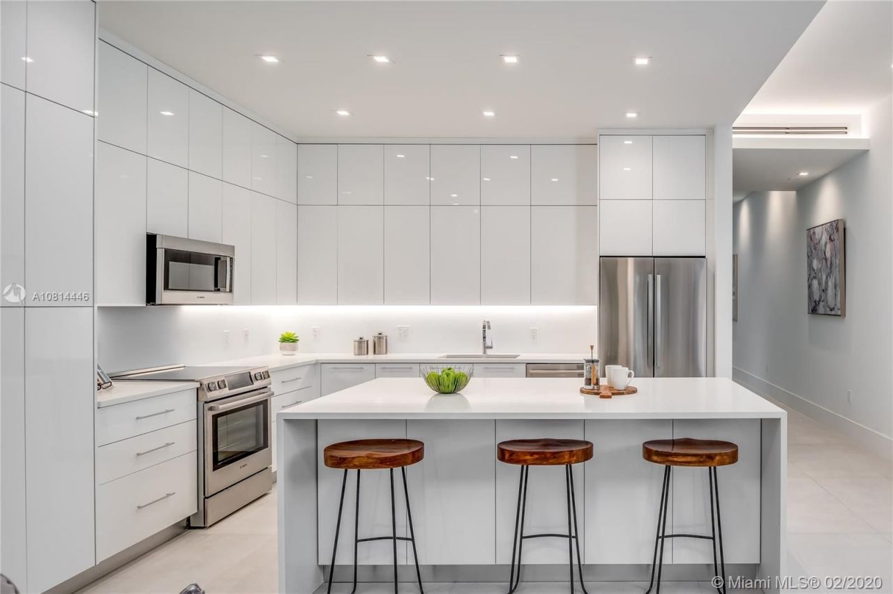 Casa adosada en Miami, Estados Unidos, 250 m² - imagen 2