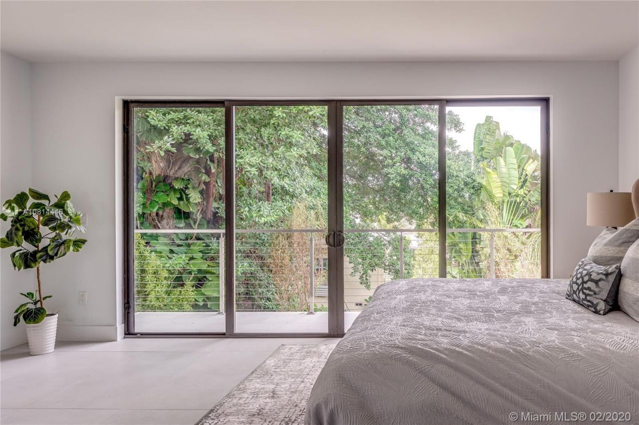 Casa adosada en Miami, Estados Unidos, 250 m² - imagen 7