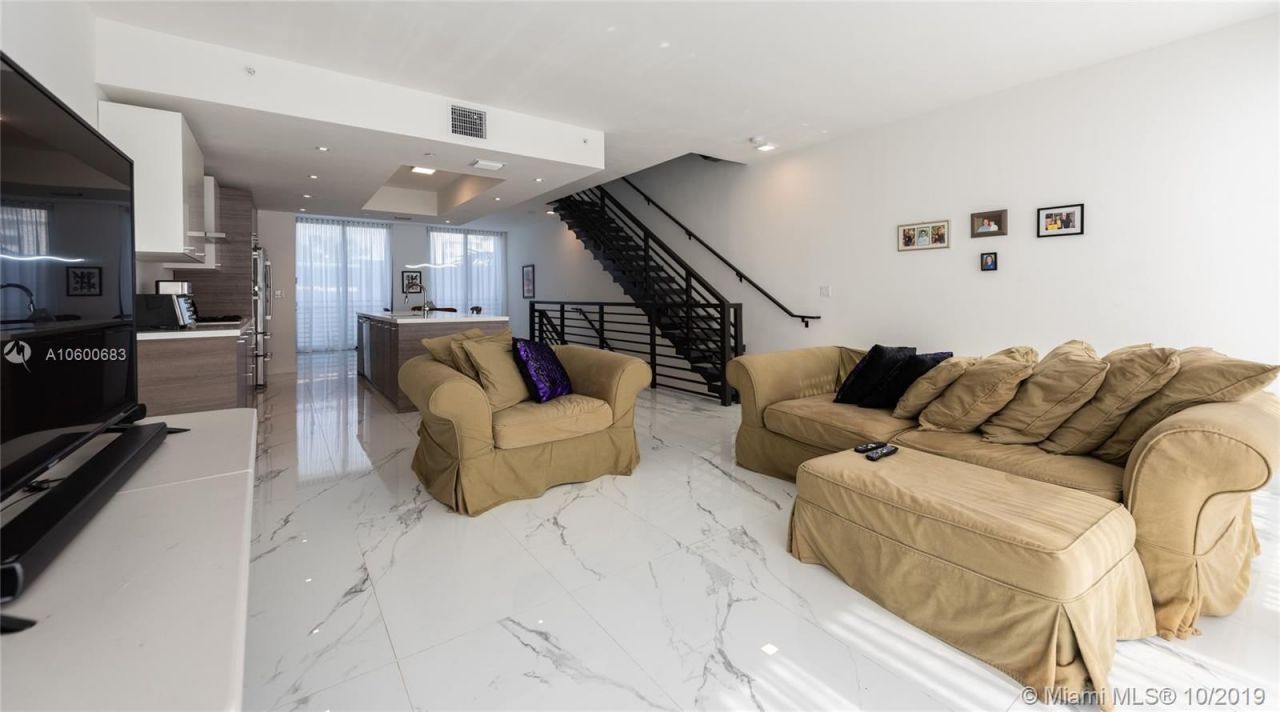 Casa adosada en Miami, Estados Unidos, 210 m² - imagen 4