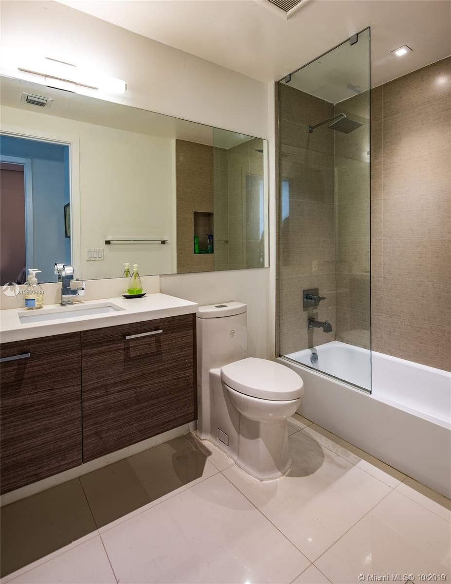 Casa adosada en Miami, Estados Unidos, 210 m² - imagen 9