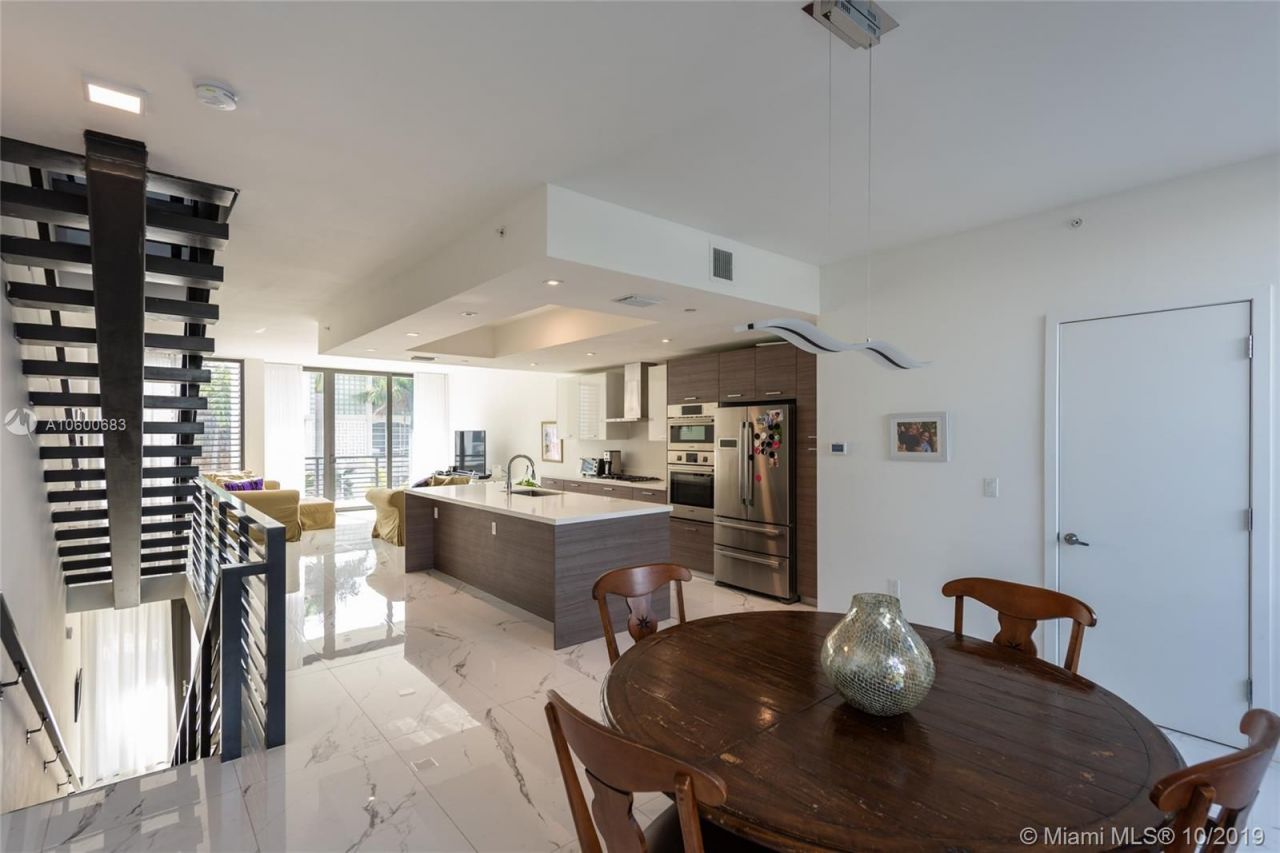 Casa adosada en Miami, Estados Unidos, 210 m² - imagen 8