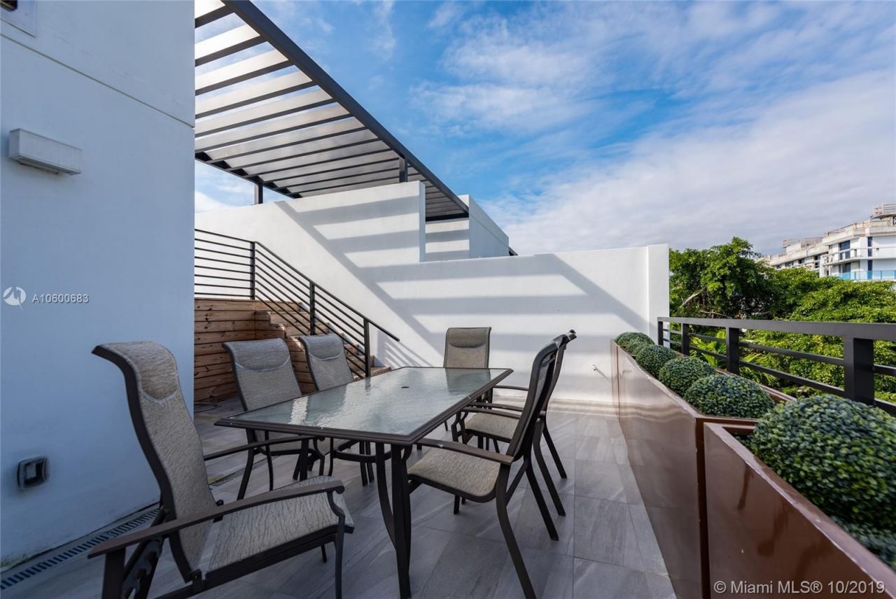 Casa adosada en Miami, Estados Unidos, 210 m² - imagen 15