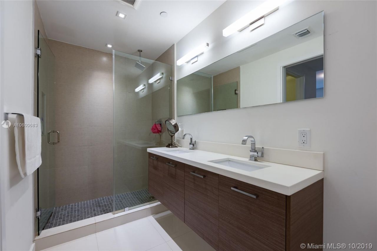 Casa adosada en Miami, Estados Unidos, 210 m² - imagen 13