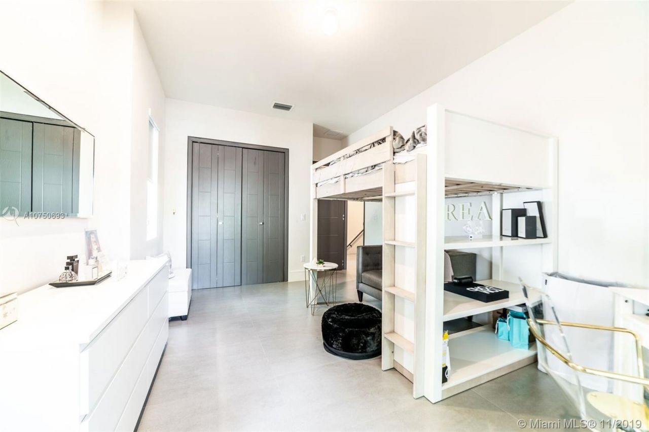 Casa adosada en Miami, Estados Unidos, 200 m² - imagen 7