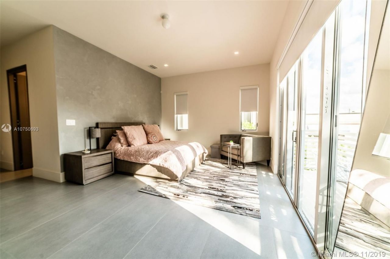 Casa adosada en Miami, Estados Unidos, 200 m² - imagen 9