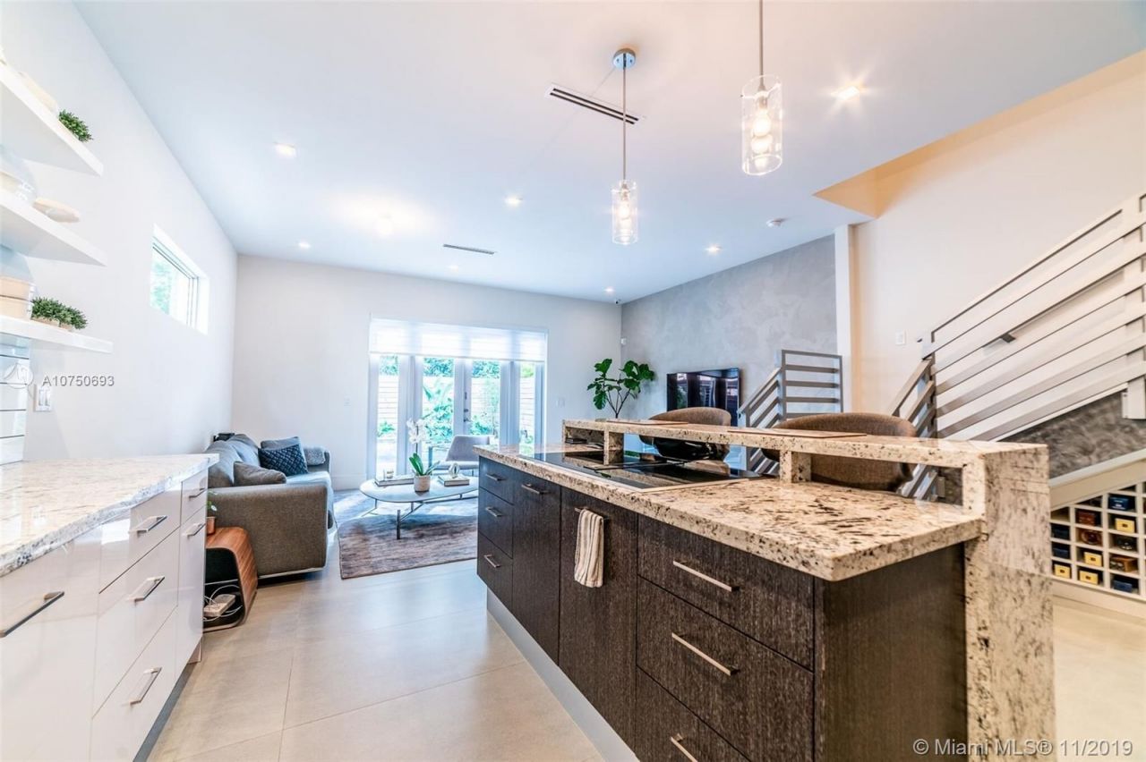 Casa adosada en Miami, Estados Unidos, 200 m² - imagen 10