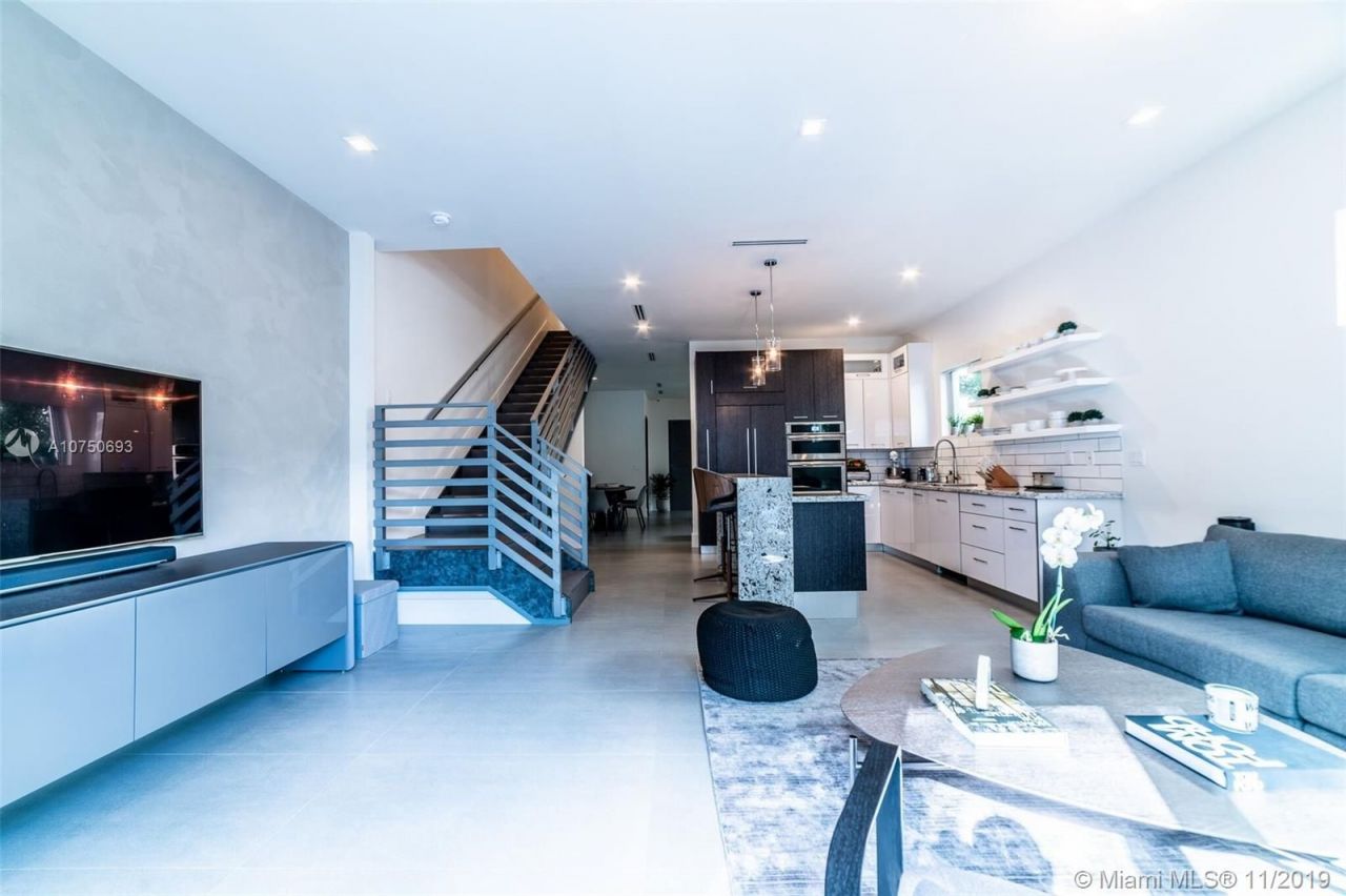 Casa adosada en Miami, Estados Unidos, 200 m² - imagen 4