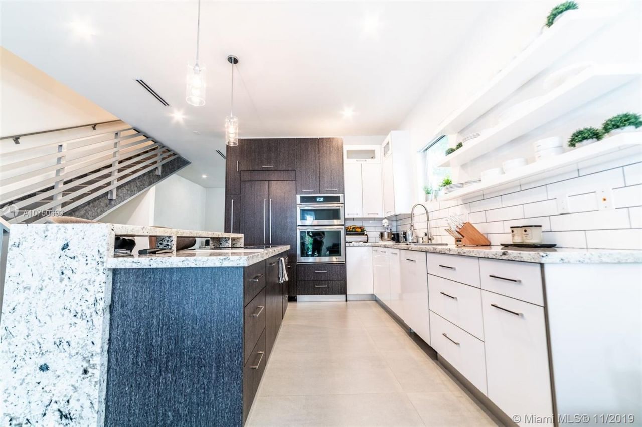 Casa adosada en Miami, Estados Unidos, 200 m² - imagen 11