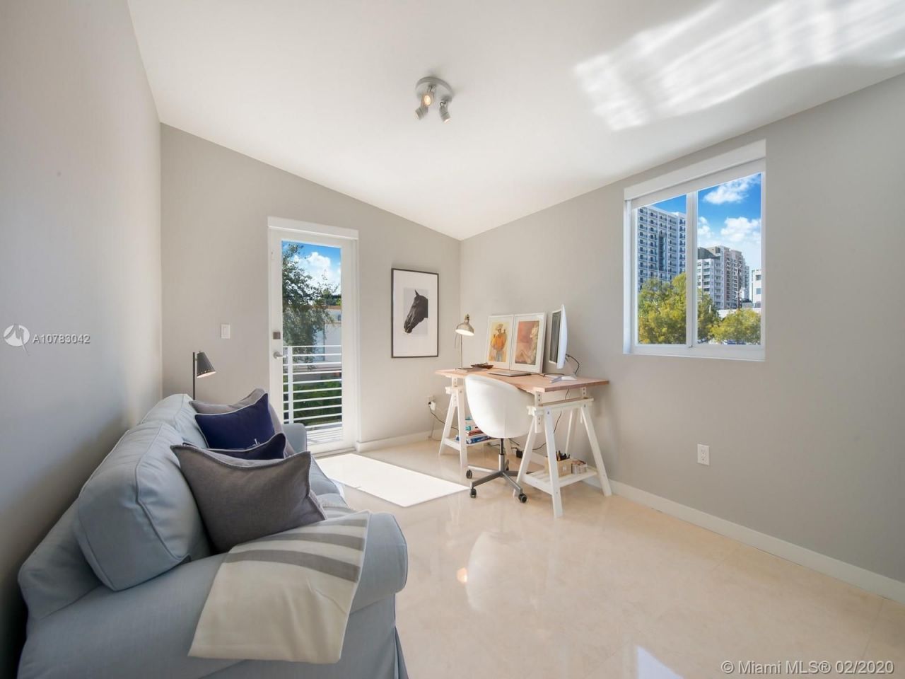 Casa adosada en Miami, Estados Unidos, 200 m² - imagen 8