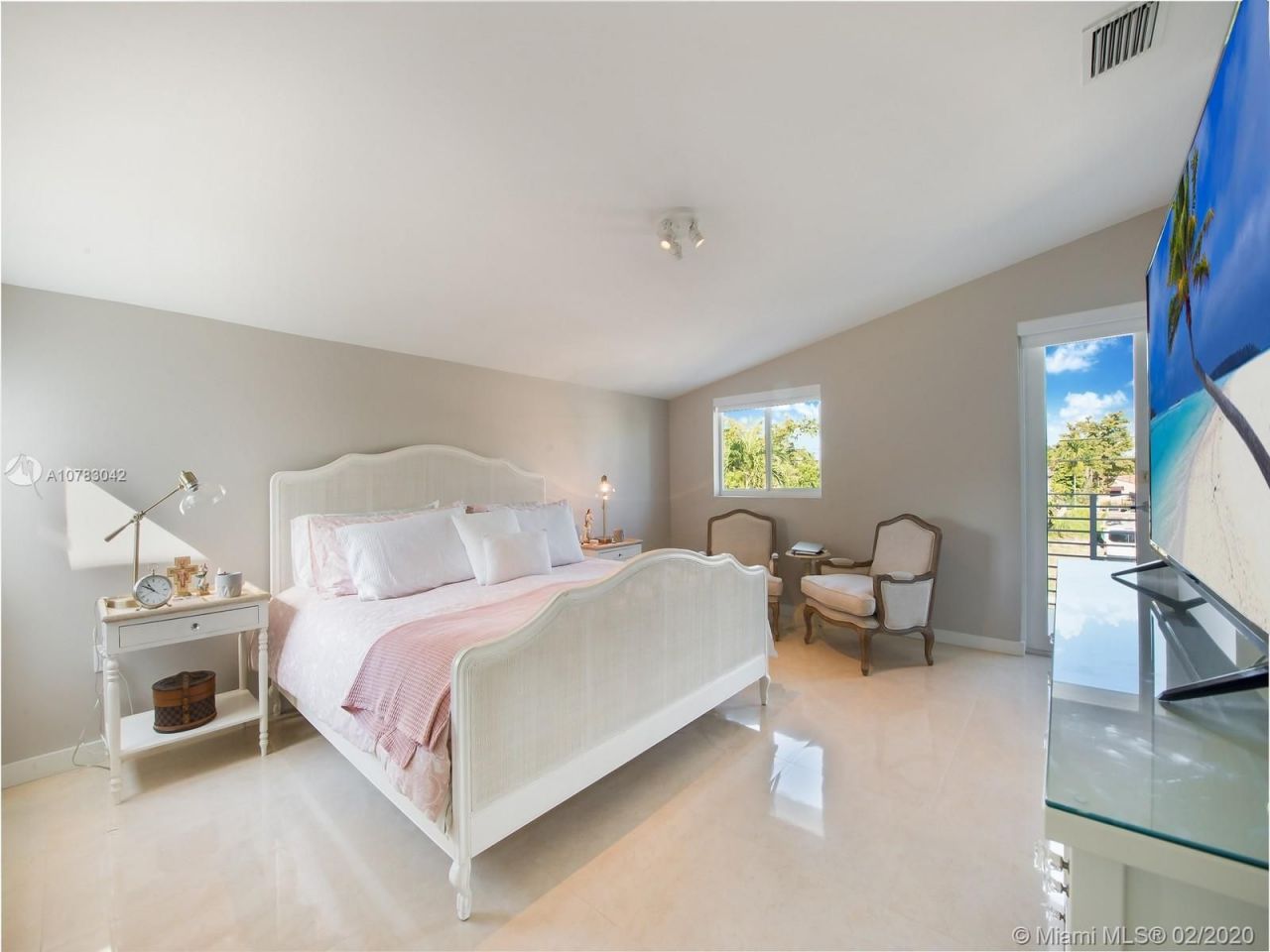 Casa adosada en Miami, Estados Unidos, 200 m² - imagen 10