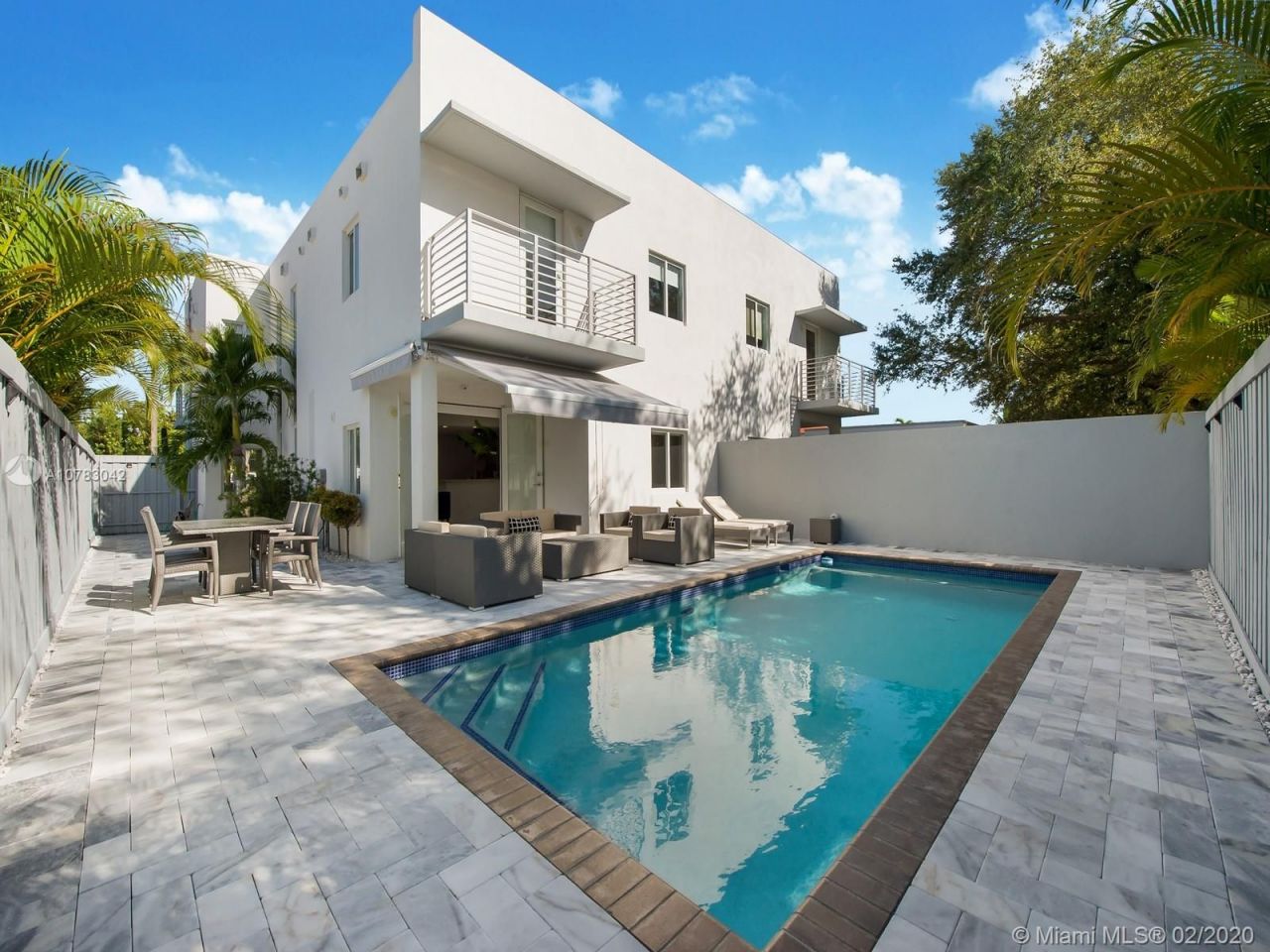 Casa adosada en Miami, Estados Unidos, 200 m² - imagen 2