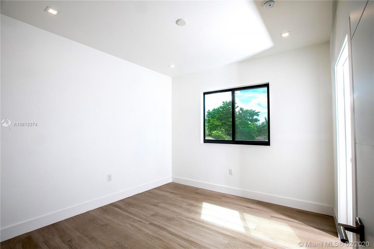 Casa adosada en Miami, Estados Unidos, 180 m² - imagen 8