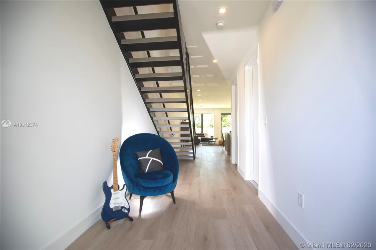 Casa adosada en Miami, Estados Unidos, 180 m² - imagen 16