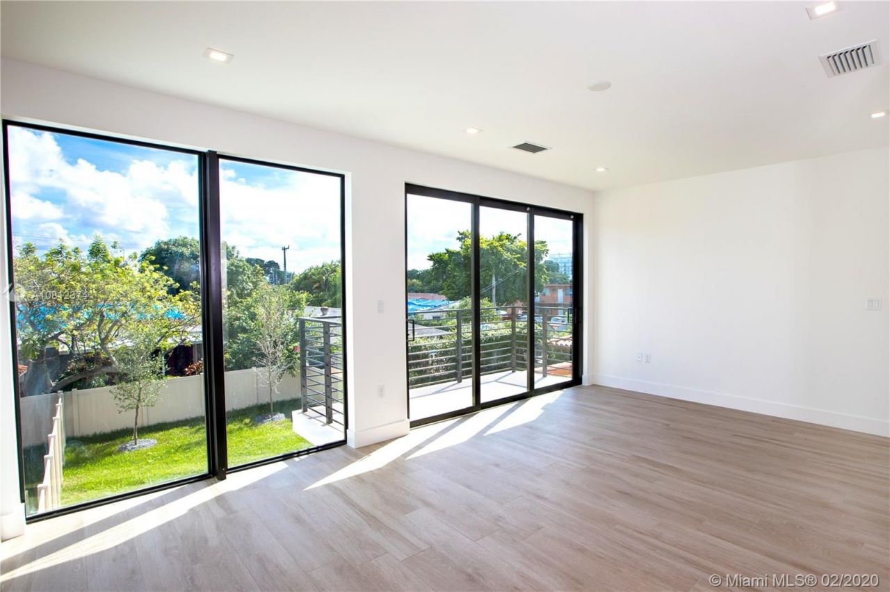 Casa adosada en Miami, Estados Unidos, 180 m² - imagen 4