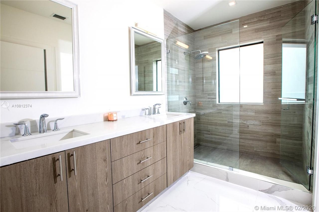 Casa adosada en Miami, Estados Unidos, 180 m² - imagen 7