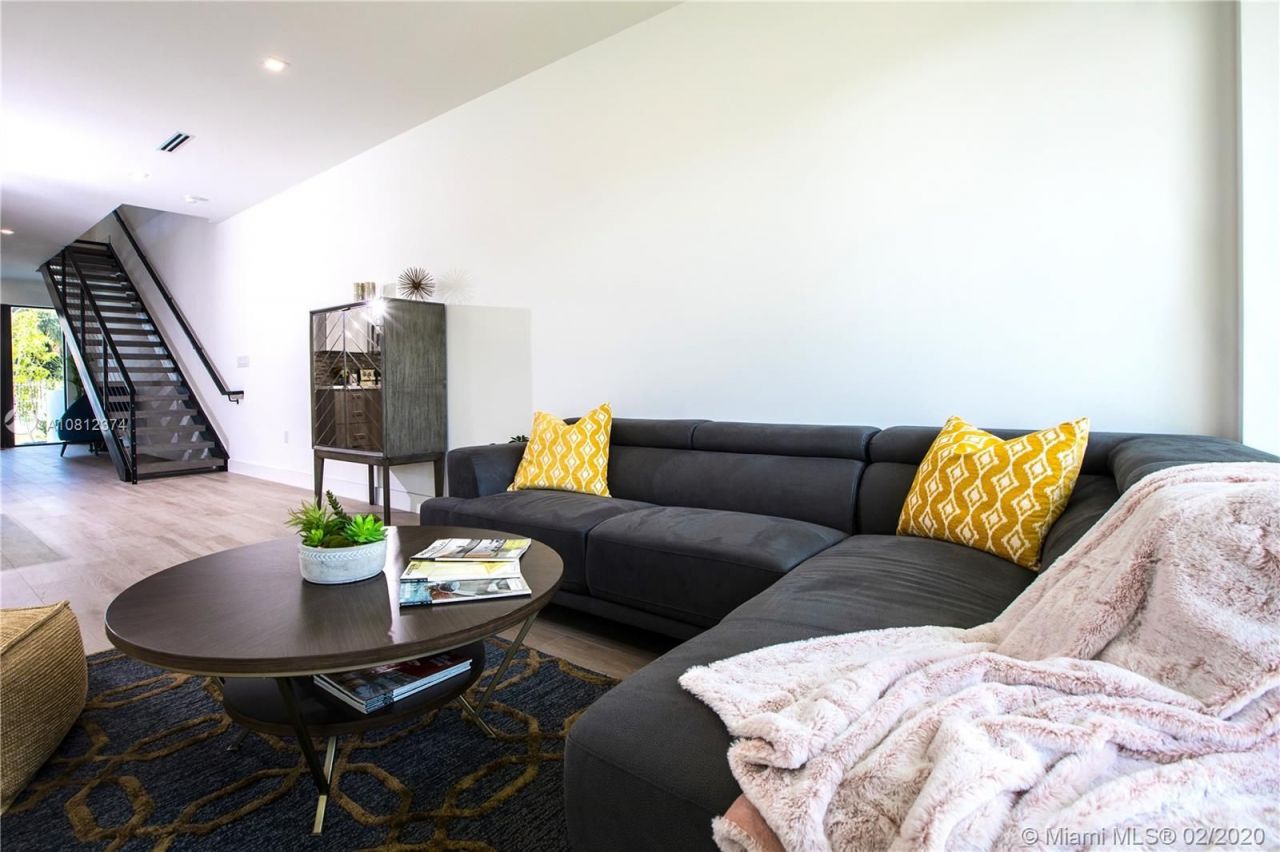 Casa adosada en Miami, Estados Unidos, 180 m² - imagen 13