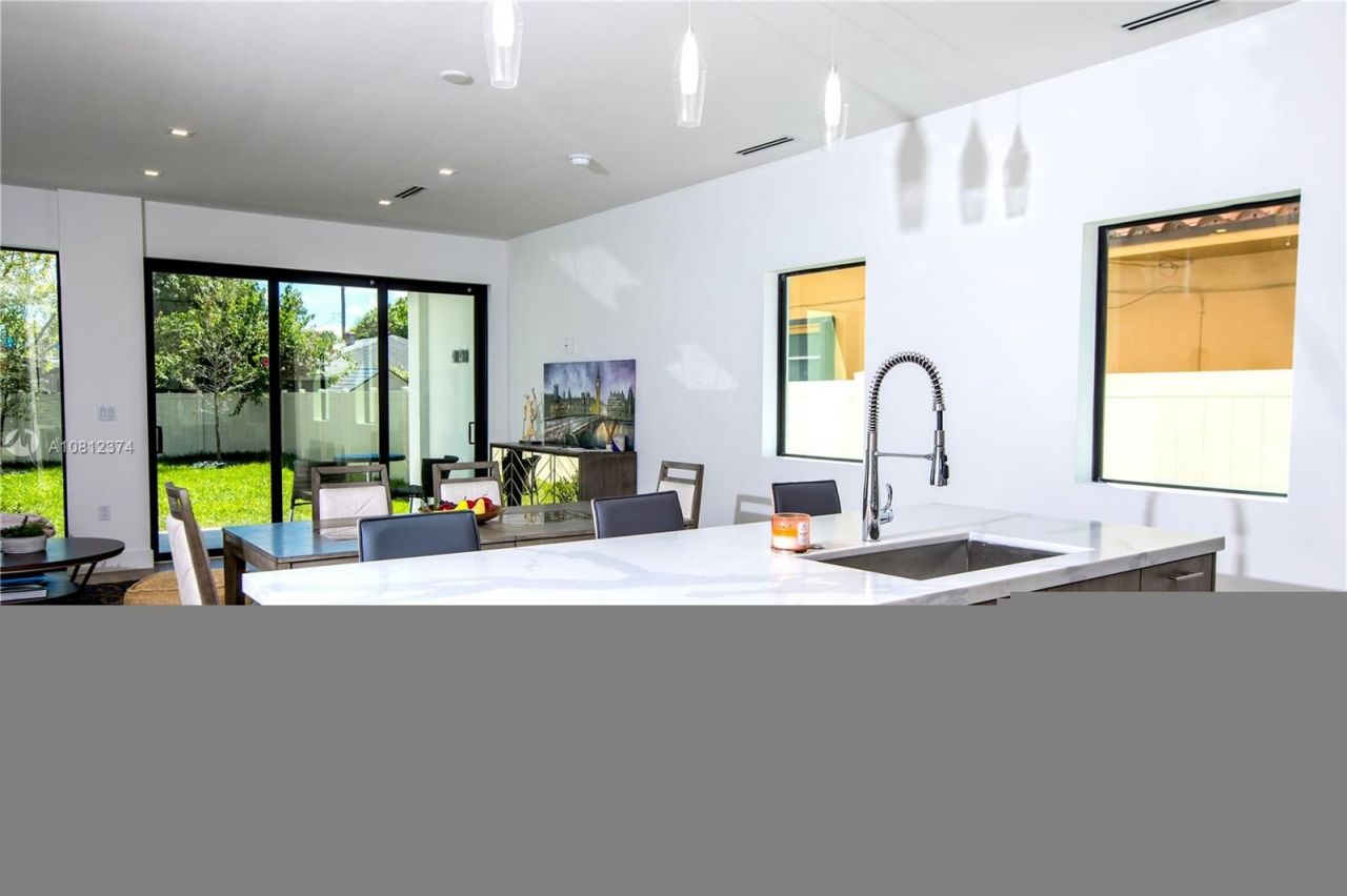 Casa adosada en Miami, Estados Unidos, 180 m² - imagen 12