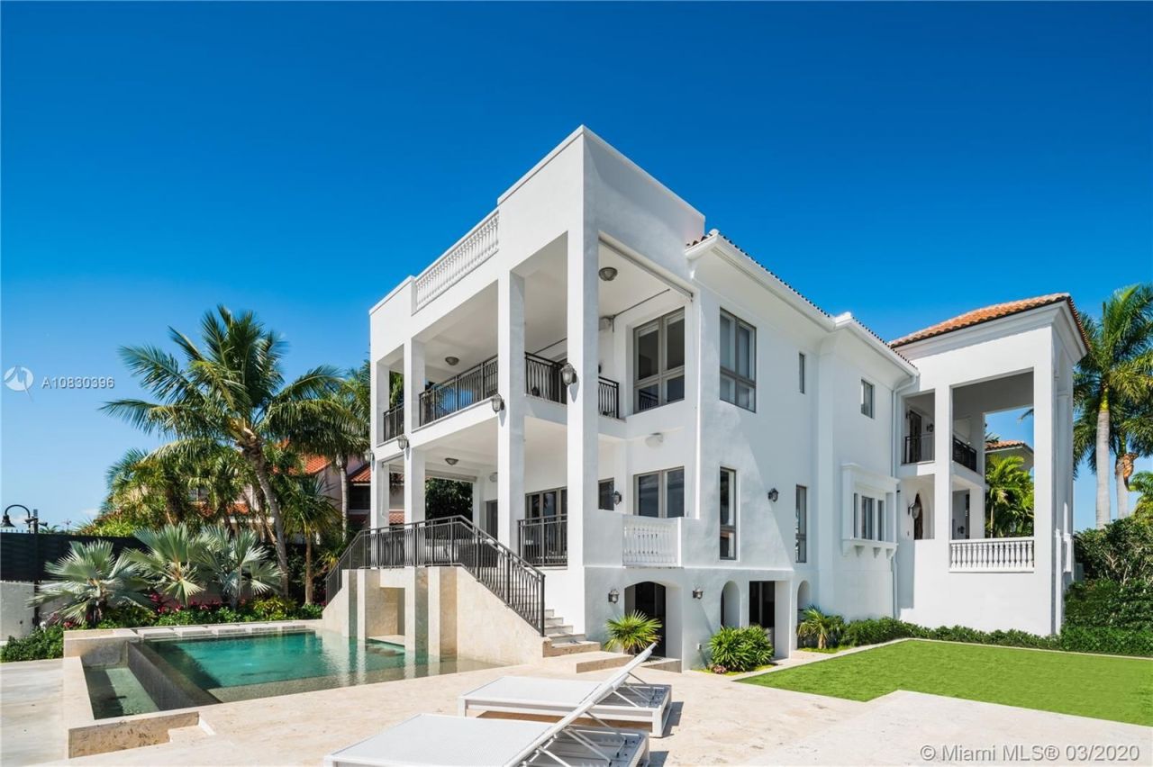 Villa in Miami, USA, 1 300 m² - Foto 1