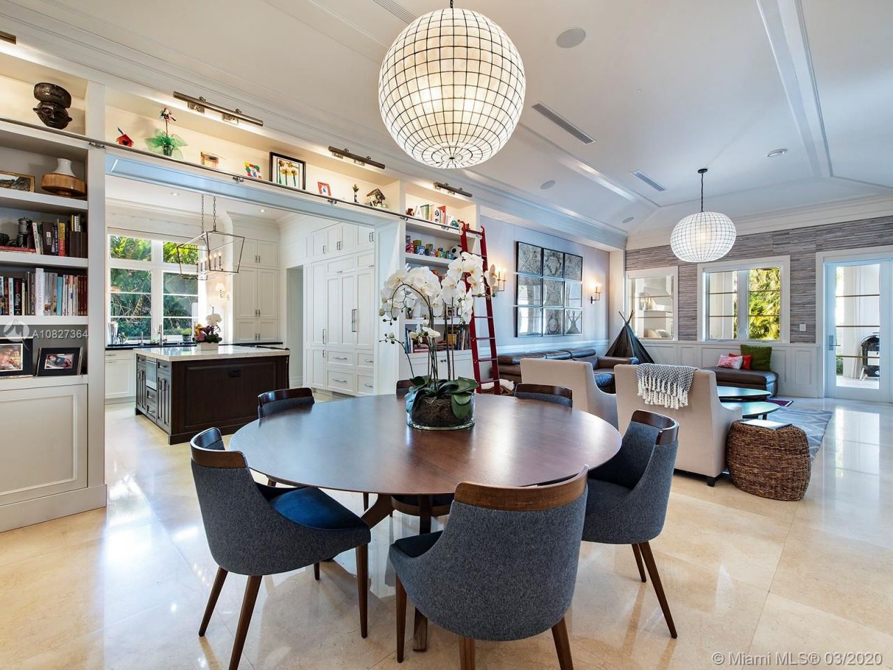 Villa à Miami, États-Unis, 600 m² - image 13