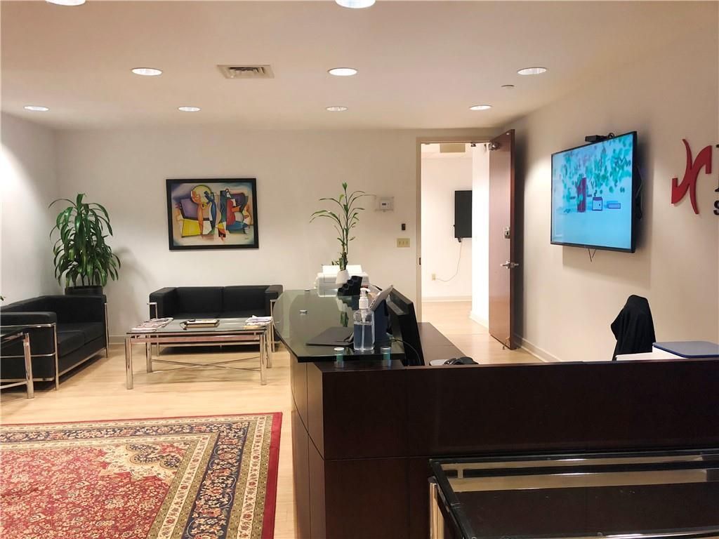 Office in Miami, USA, 2 400 m² - picture 12