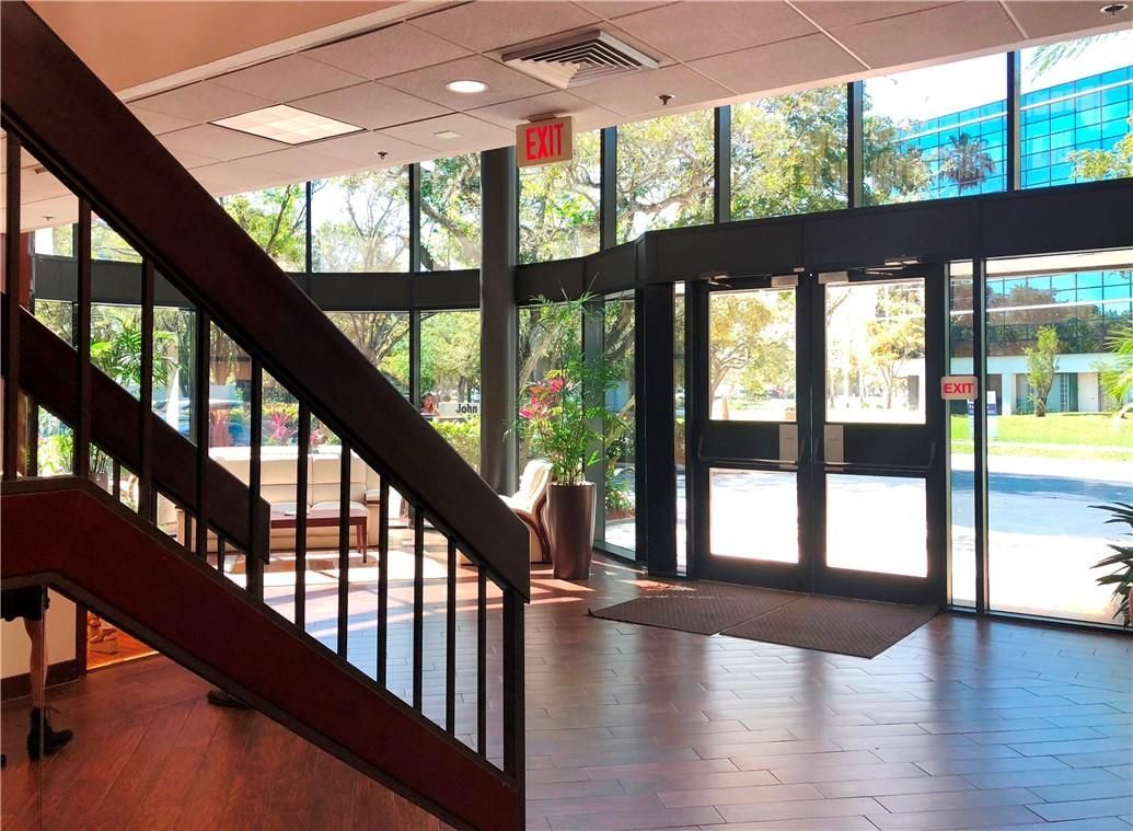 Office in Miami, USA, 2 400 m² - picture 11