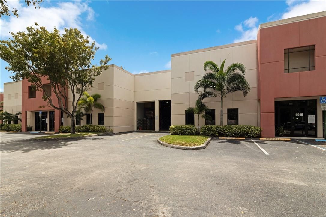 Gewerbeimmobilien in Miami, USA, 2 000 m² - Foto 1