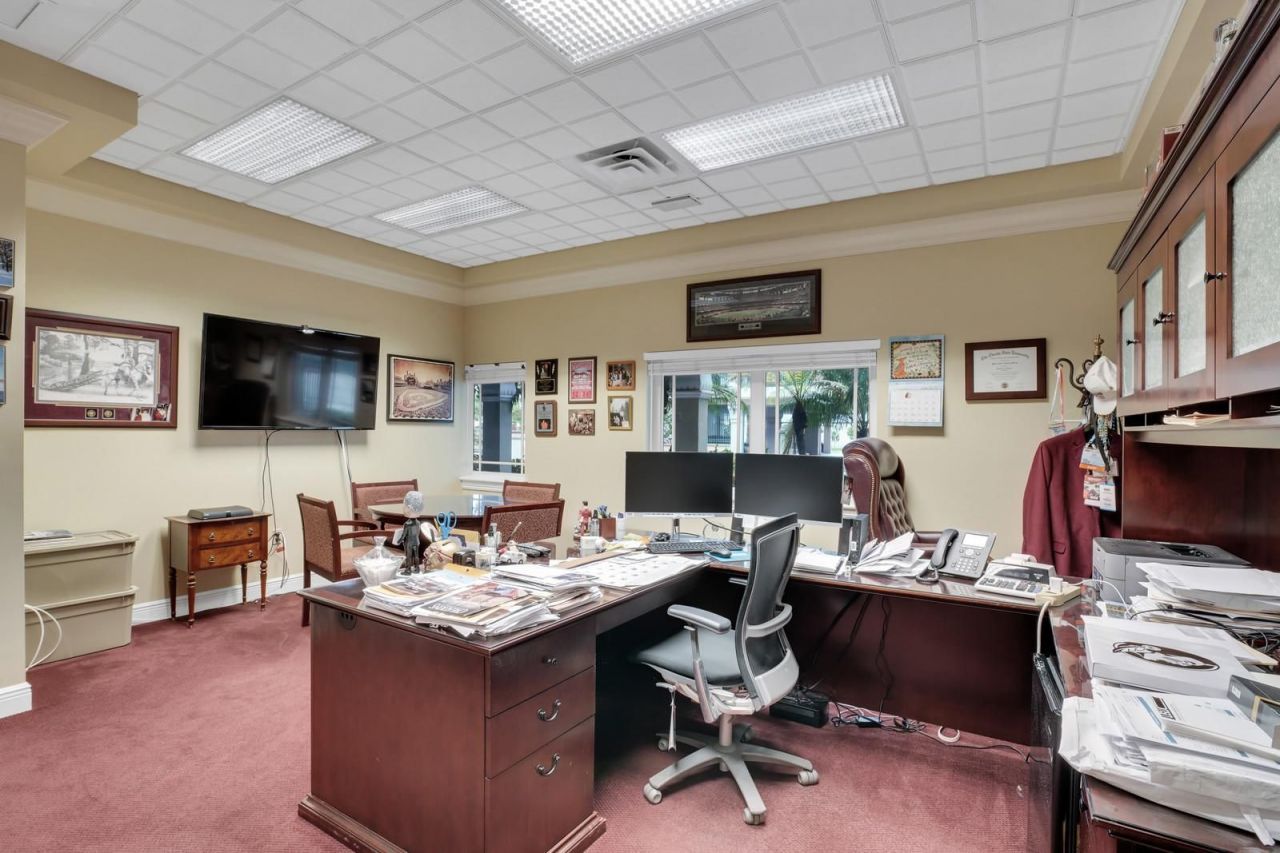 Office in Miami, USA, 1 400 m² - picture 15