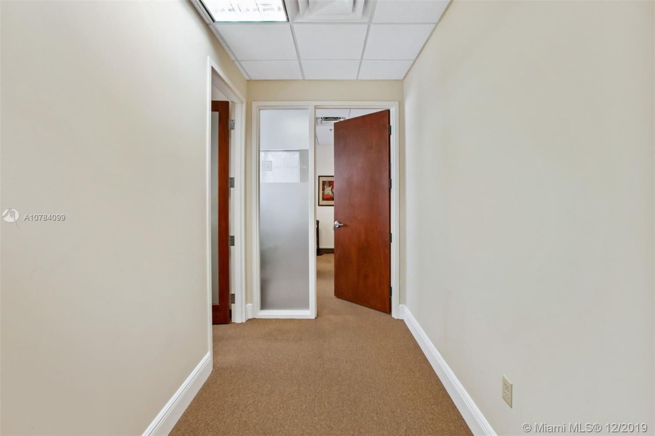 Office in Miami, USA, 1 000 m² - picture 4