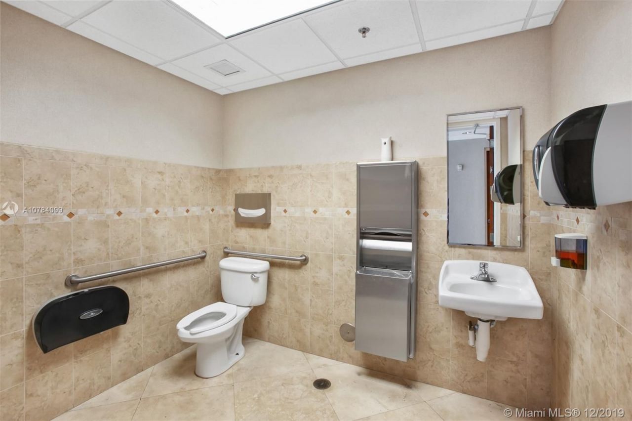 Office in Miami, USA, 1 000 m² - picture 11