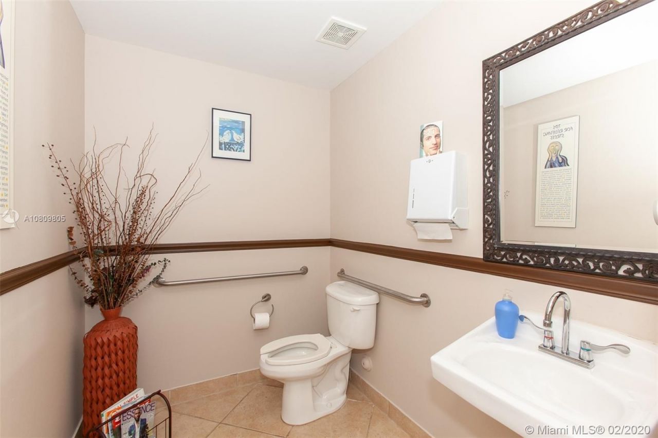 Oficina en Miami, Estados Unidos, 400 m² - imagen 10