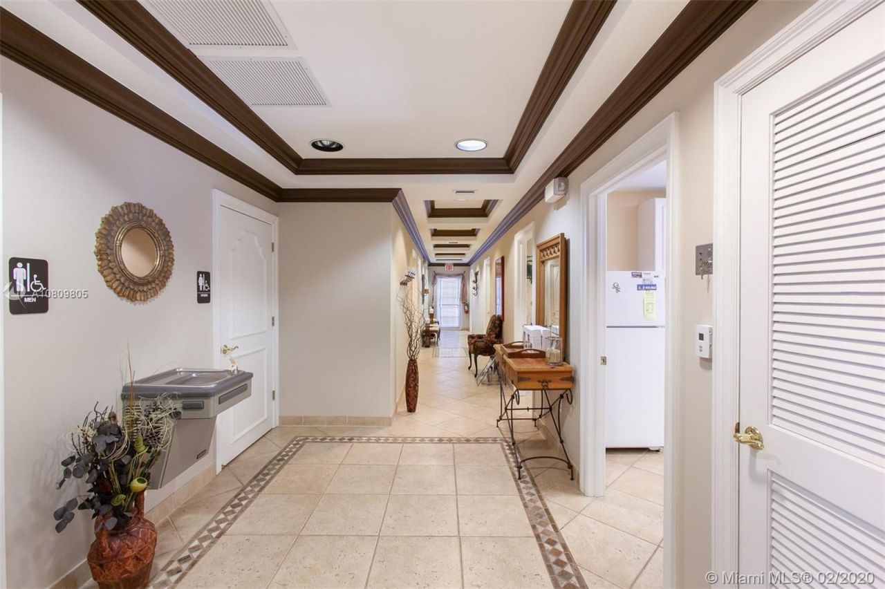 Oficina en Miami, Estados Unidos, 400 m² - imagen 7