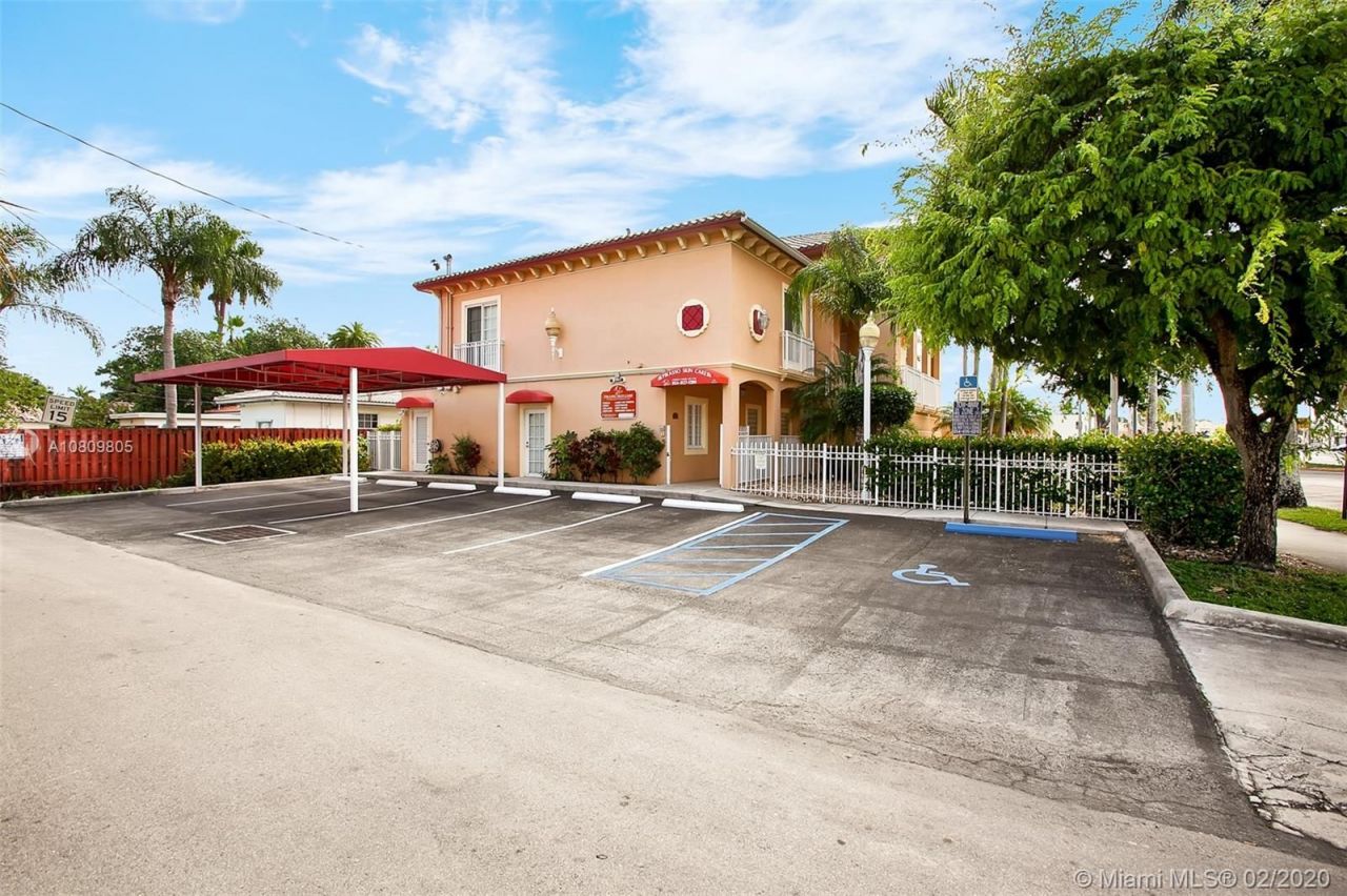 Oficina en Miami, Estados Unidos, 400 m² - imagen 3