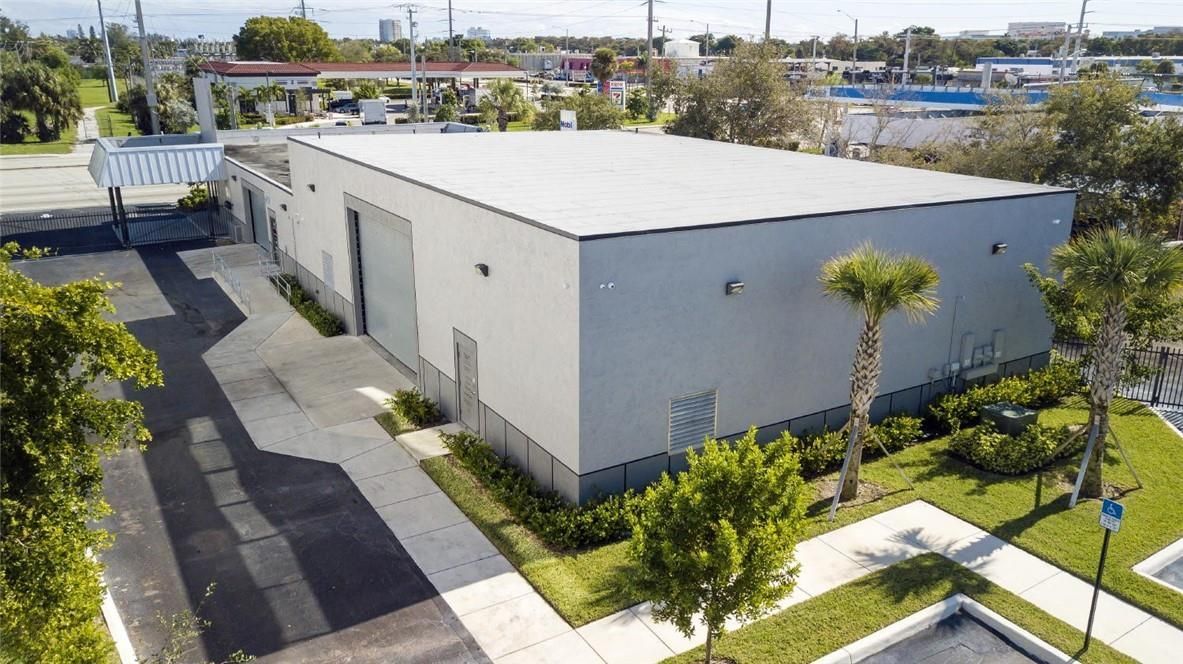 Commercial property in Miami, USA, 600 m² - picture 1