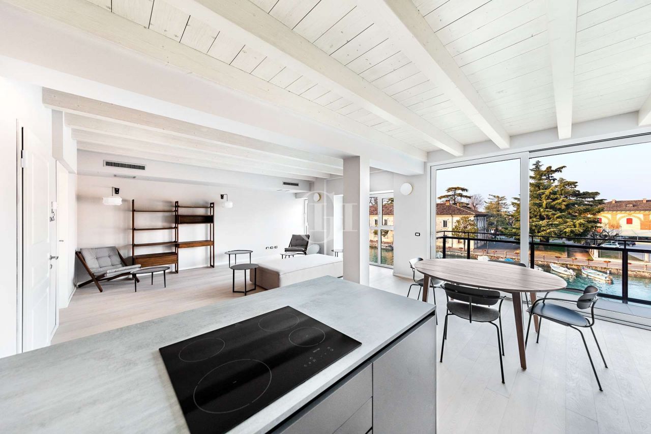 Apartment on Lake Garda, Italy, 130 m² - picture 4