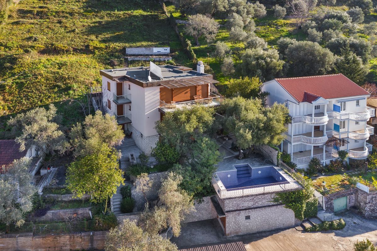 Villa à Budva, Monténégro, 355 m² - image 1