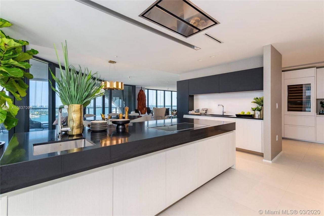 Apartment in Miami, USA, 450 m² - picture 9