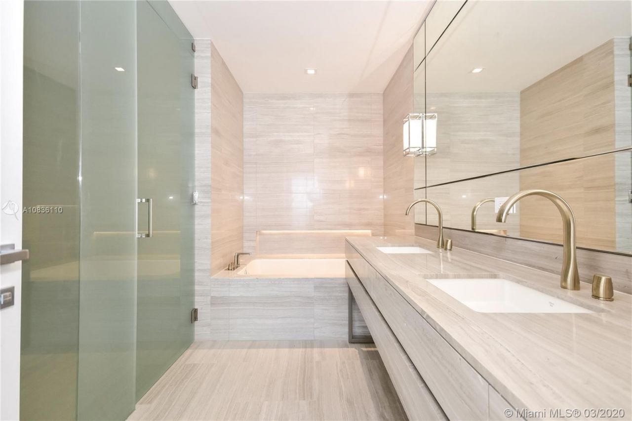 Apartamento en Miami, Estados Unidos, 270 m² - imagen 8