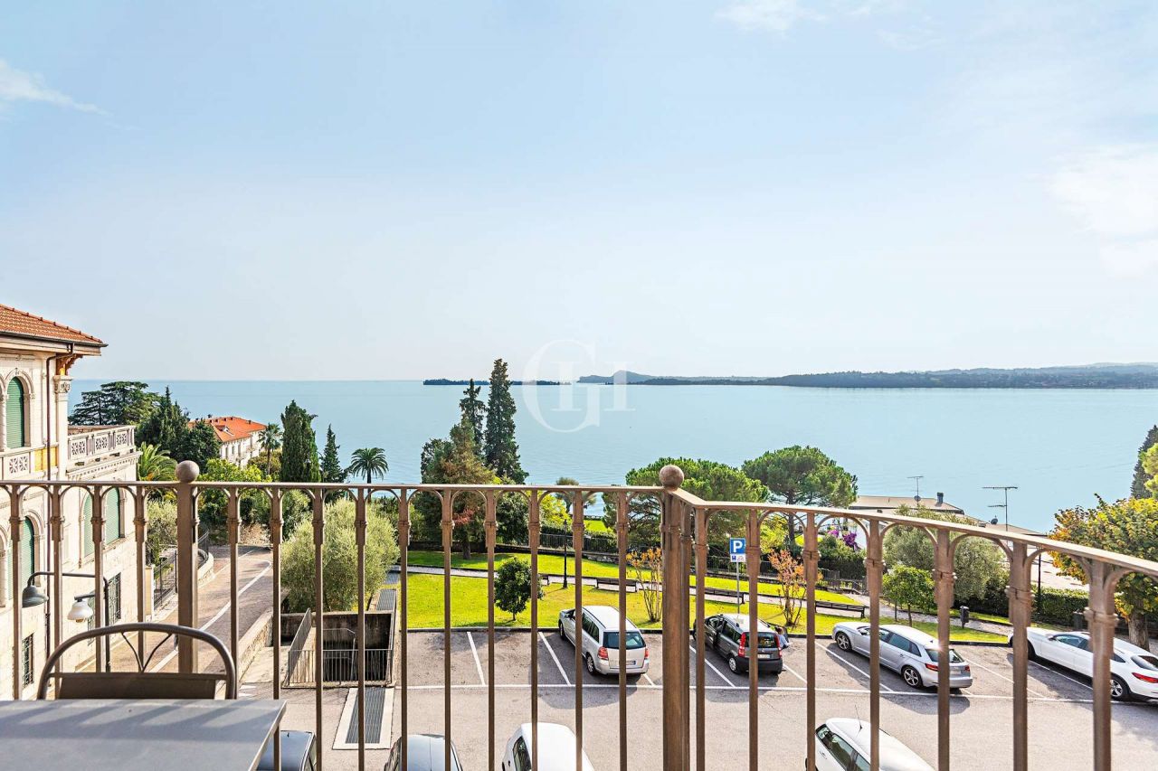 Apartamento por Lago de Garda, Italia, 114 m² - imagen 1