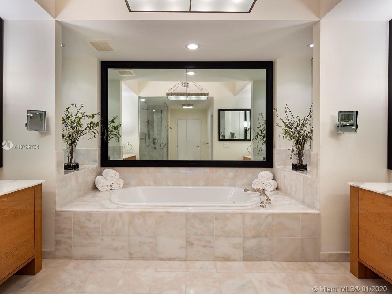 Piso en Miami, Estados Unidos, 320 m² - imagen 7