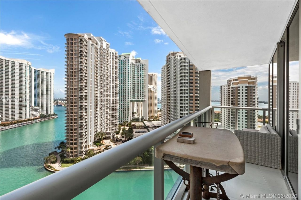 Piso en Miami, Estados Unidos, 160 m² - imagen 1