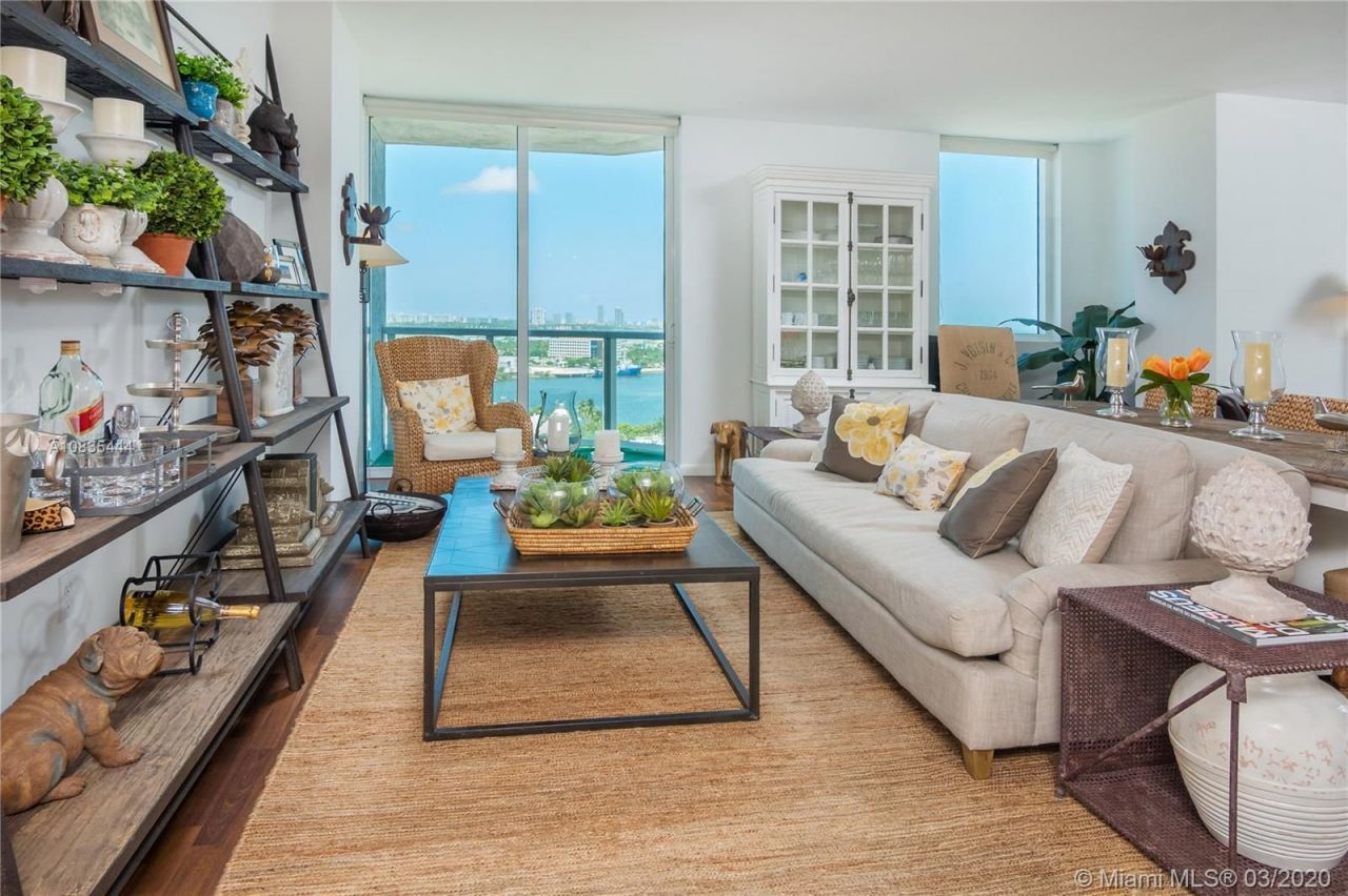 Apartamento en Miami, Estados Unidos, 120 m² - imagen 1