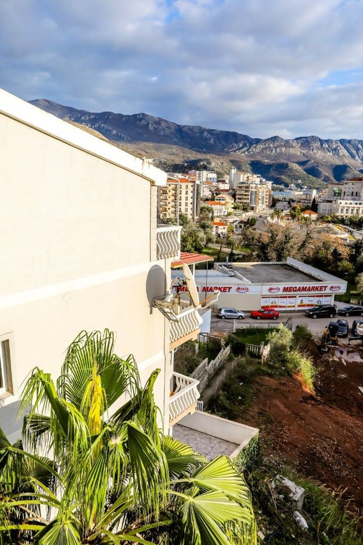 Piso en Becici, Montenegro, 220 m² - imagen 4