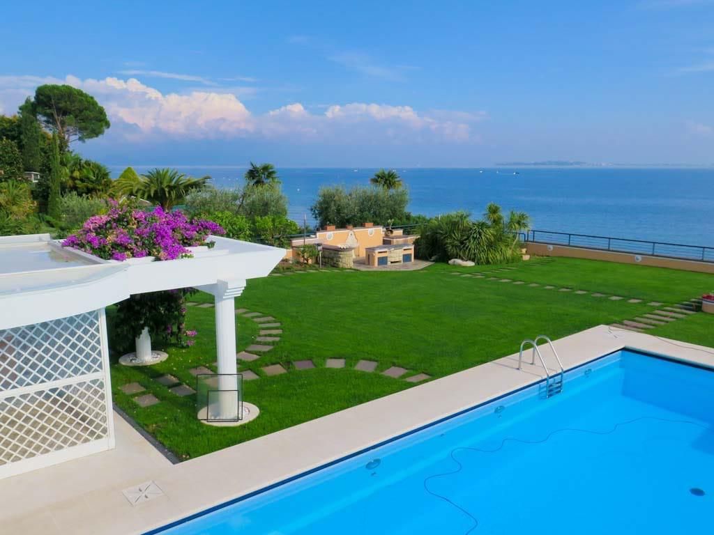 Villa par le Lac de Garde, Italie, 800 m² - image 1