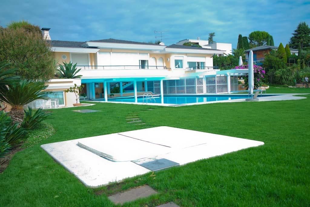 Villa on Lake Garda, Italy, 800 m² - picture 3