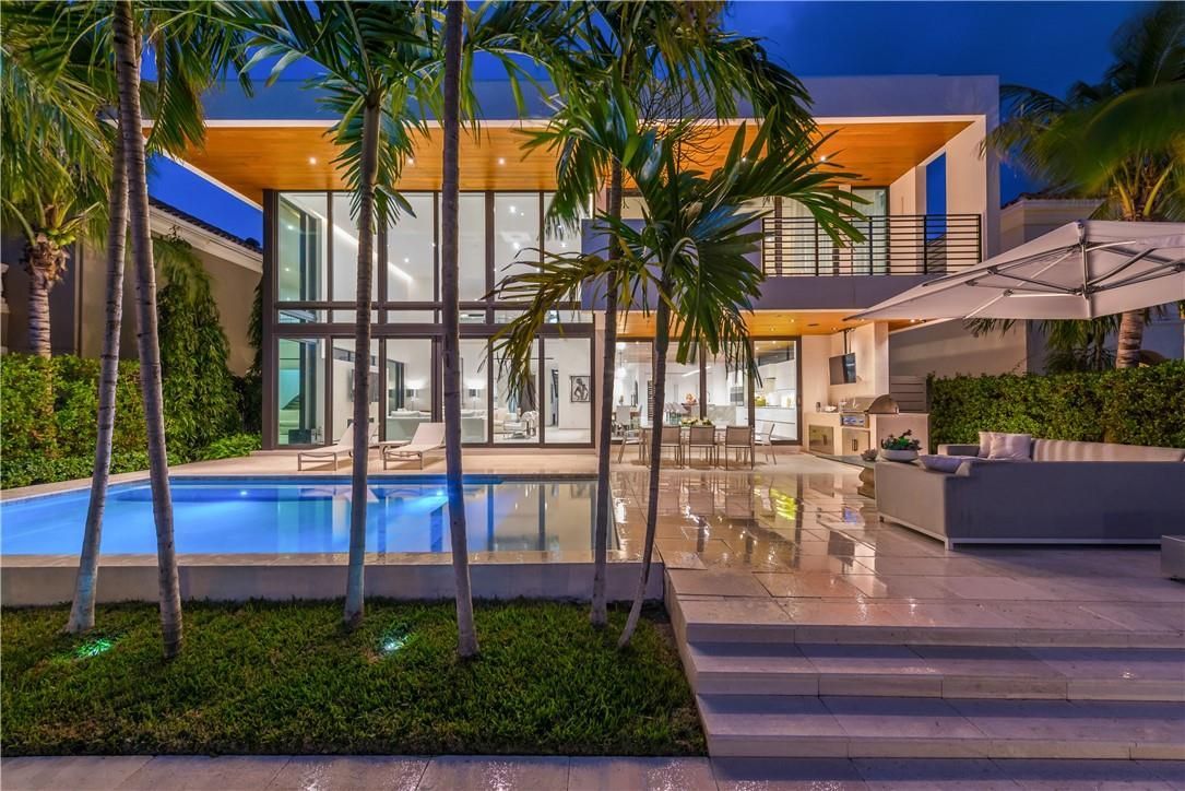 Villa à Miami, États-Unis, 400 m² - image 1